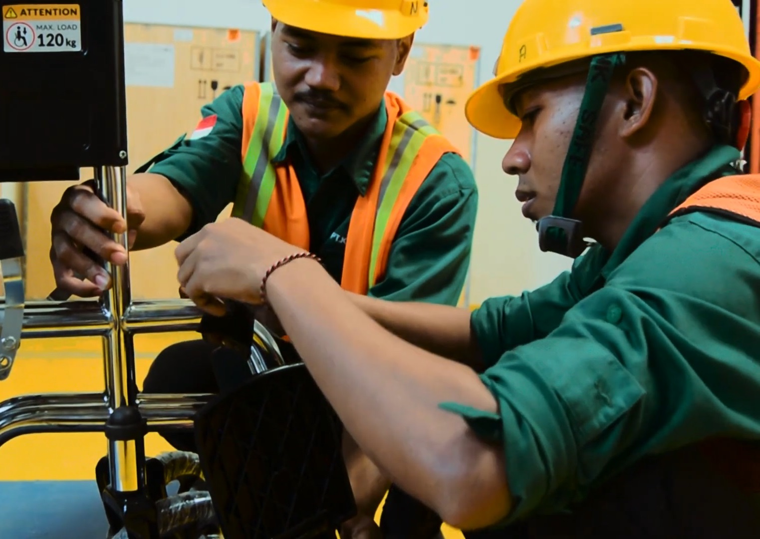 Read more about the article Layanan Perbaikan Alat Kesehatan Karya Pratama: Cepat, Profesional, dan Terpercaya