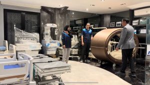 Read more about the article Tips  Memilih Distributor Alkes yang Andal: 6 Kriteria yang Harus Anda Pertimbangkan